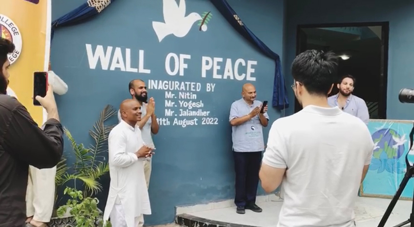 Padyatrees inaugurate ‘Wall of Peace’ at the United College, Lahore. Photo Credits: Nitin S