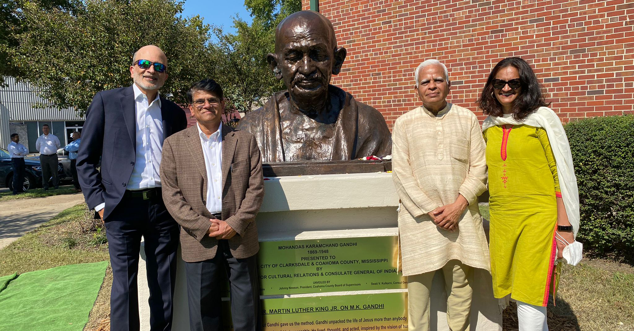 Bronze bust of Mahatma Gandhi now in Mississippi town
