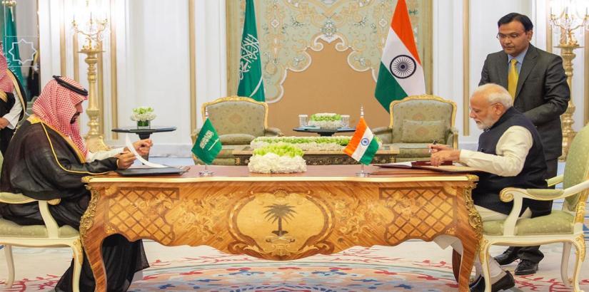 Saudi Crown Prince Mohammed bin Salman and Indian Prime Minister Narendra Modi signing an agreement in Riyadh on 30 October 2019(Photo: ArabNews)
