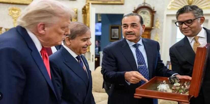 Donald Trump with Pakistani PM Shehbaz Sharif and Pak Army chief Asim Munir