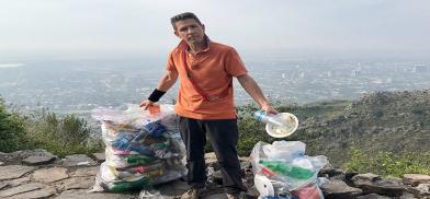 British envoy ends up collecting trash (File)