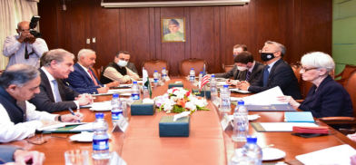 Foreign Minister Shah Mahmood Qureshi (C-L) and US Deputy Secretary of State Wendy Sherman (C-R) meet at the Foreign Office on Friday (Photo courtesy: DAWN) Foreign Minister Shah Mahmood Qureshi (C-L) and US Deputy Secretary of State Wendy Sherman (C-R) meet at the Foreign Office on Friday (Photo courtesy: DAWN)