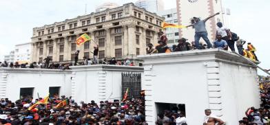 Protestors demanding the resignation of Sri Lanka's President Gotabaya Rajapaksa gather inside the compound of Sri Lanka's Presidential Palace in Colombo (Photo: Twitter)