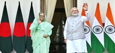 Prime Minister Narendra Modi (right) meets with Bangladesh Prime Minister Sheikh Hasina (left), at Hyderabad House, in New Delhi (Photo:PIB)