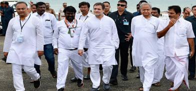 Indian Congress Party senior leader Rahul Gandhi (C) arrives in Kanyakumari to join the march.(Photo: Twitter)