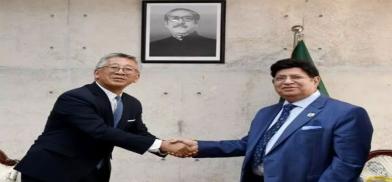 Donald Lu, the United States assistant secretary of state for South and Central Asian Affairs (left), speaks with Bangladesh Foreign Minister A. K. Abdul Momen at a meeting in Dhaka (Photo courtesy Ministry of Foreign Affairs)