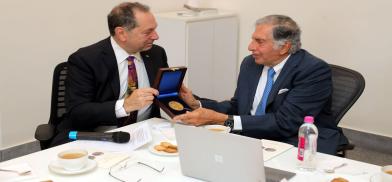 Photo: ASMASME Executive Director/CEO Tom Costabile (left) presents the 2022 Hoover Medal to Ratan Tata.