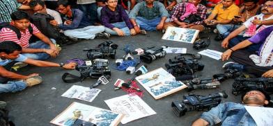 Journalists protesting attacks on media representatives. Photo by Swadhin Das from Pixabay Journalists protesting attacks on media representatives. Photo by Swadhin Das from Pixabay