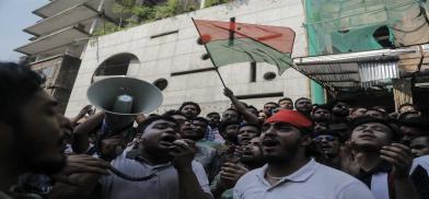 Anti-establishment students are roughed up for speaking out in Dhaka Anti-establishment students are roughed up for speaking out in Dhaka
