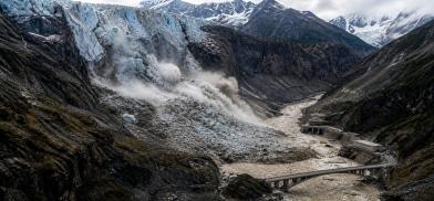The glacier collapse and floods