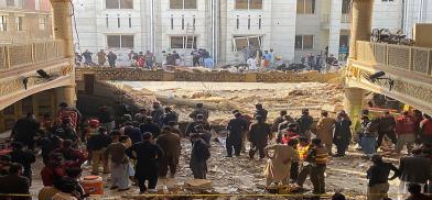 Terrorist violence in Pakistan mosque