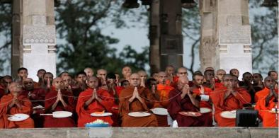 Sri Lankan clergy for praying for India (File)