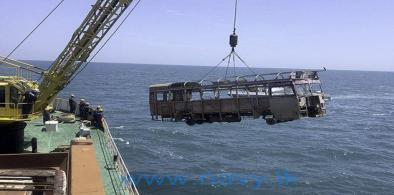 Sri Lanka submerging discarded vehicles in sea