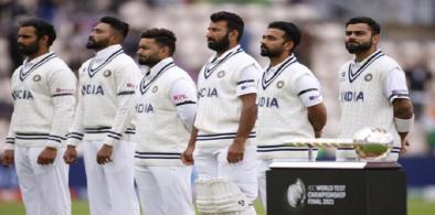 Indian cricketers wear black arm-bands in memory of Milkha Singh