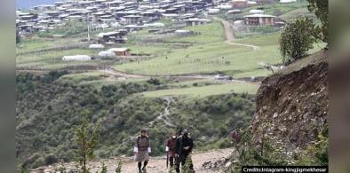 Bhutan king treks miles of mountain