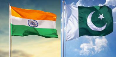 India and Pakistan: flag hoisting