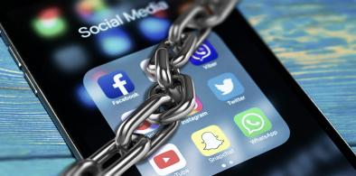 Pakistan government employees barred from using social media