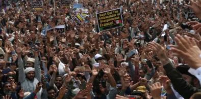 Supporters of Tehreek-e-Labbaik Pakistan (TLP) party 