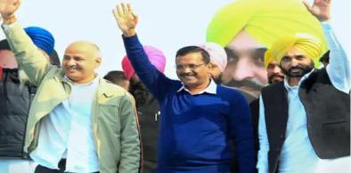 Arvind Kejriwal, his deputy Manish Sisodia and Bhagwant Mann during a rally (Photo: Twitter))