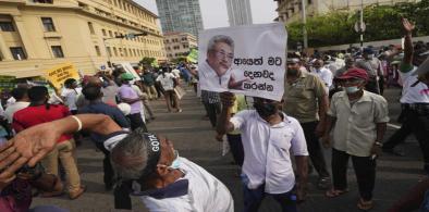 Sri Lankans stage massive protest protesting economic crisis (Photo: Youtube)