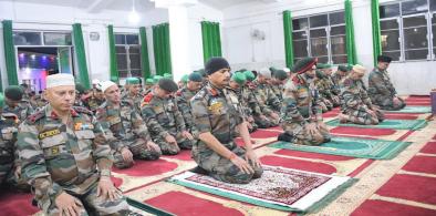 Former 15 Corps Commander Lt Gen DP Pandey & senior officers during Eid prayers