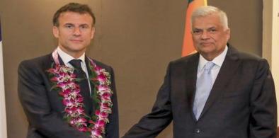 French President Emmanuel Macron with Sri Lankan President Ranil Wickremesinghe (Photo: Twitter)