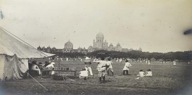 Cricket in Colonial Bombay, 1910 (Photo: Wikipedia)