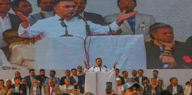 Bangladesh Nationalist Party (BNP) Acting Chairman Tarique Rahman delivers a speech to supporters after his arrival in Dhaka