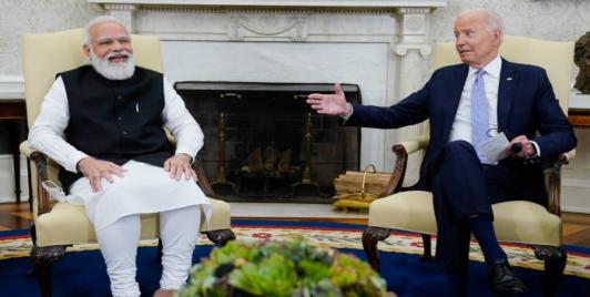 PM Narendra Modi (L) with US President Joe Biden (Photo: Twitter)