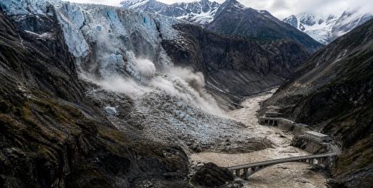 The glacier collapse and floods
